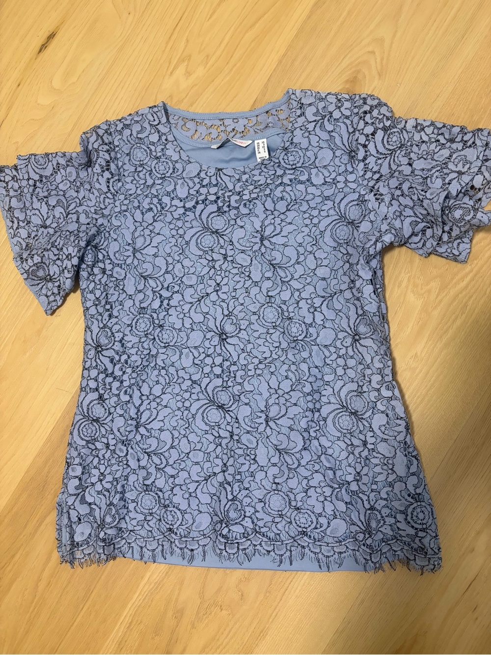 Isaac Mizrahi Periwinkle Floral Lace Short Sleeve Top